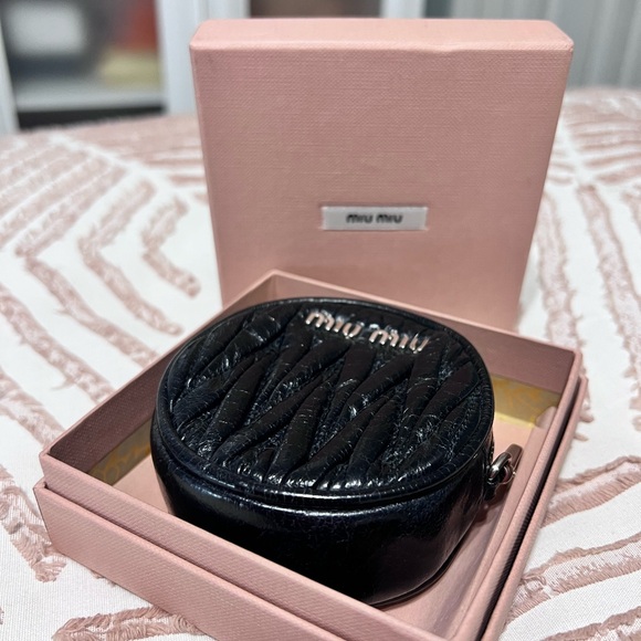 Authentic miumiu matelasse round coin purse multi case pouch black .. - Picture 3 of 5